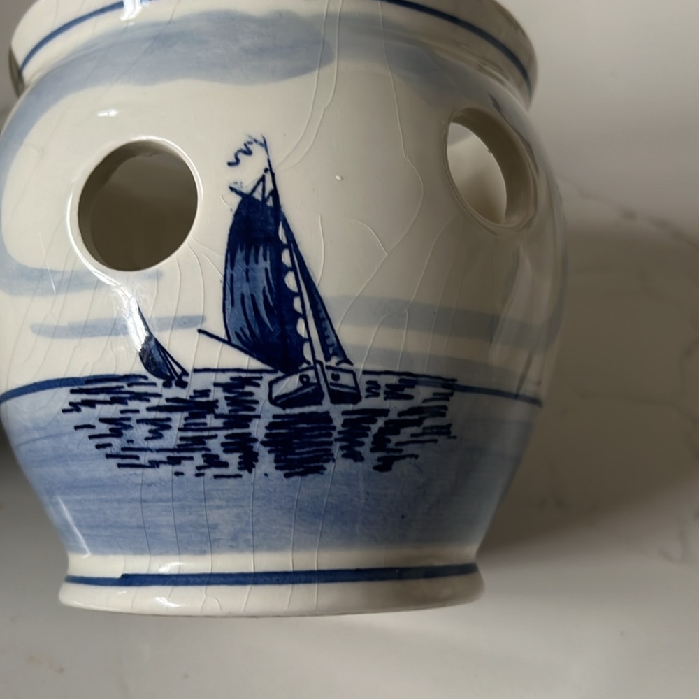 Vintage Set Of Two Delft Blue Tulip Planters Diameter 4.5 in Hight 5in - Picture 7 of 9